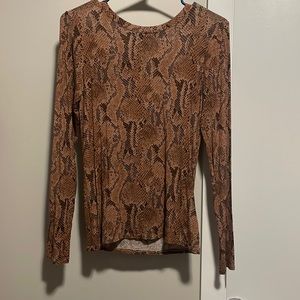 EXPRESS Animal print king sleeve